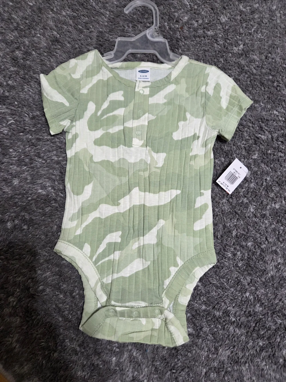 Old Navy Green and White Camo Ribbed Baby One-Piece